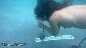 aqualungs50.com - Portia Everly Suspended In Water 2 thumbnail